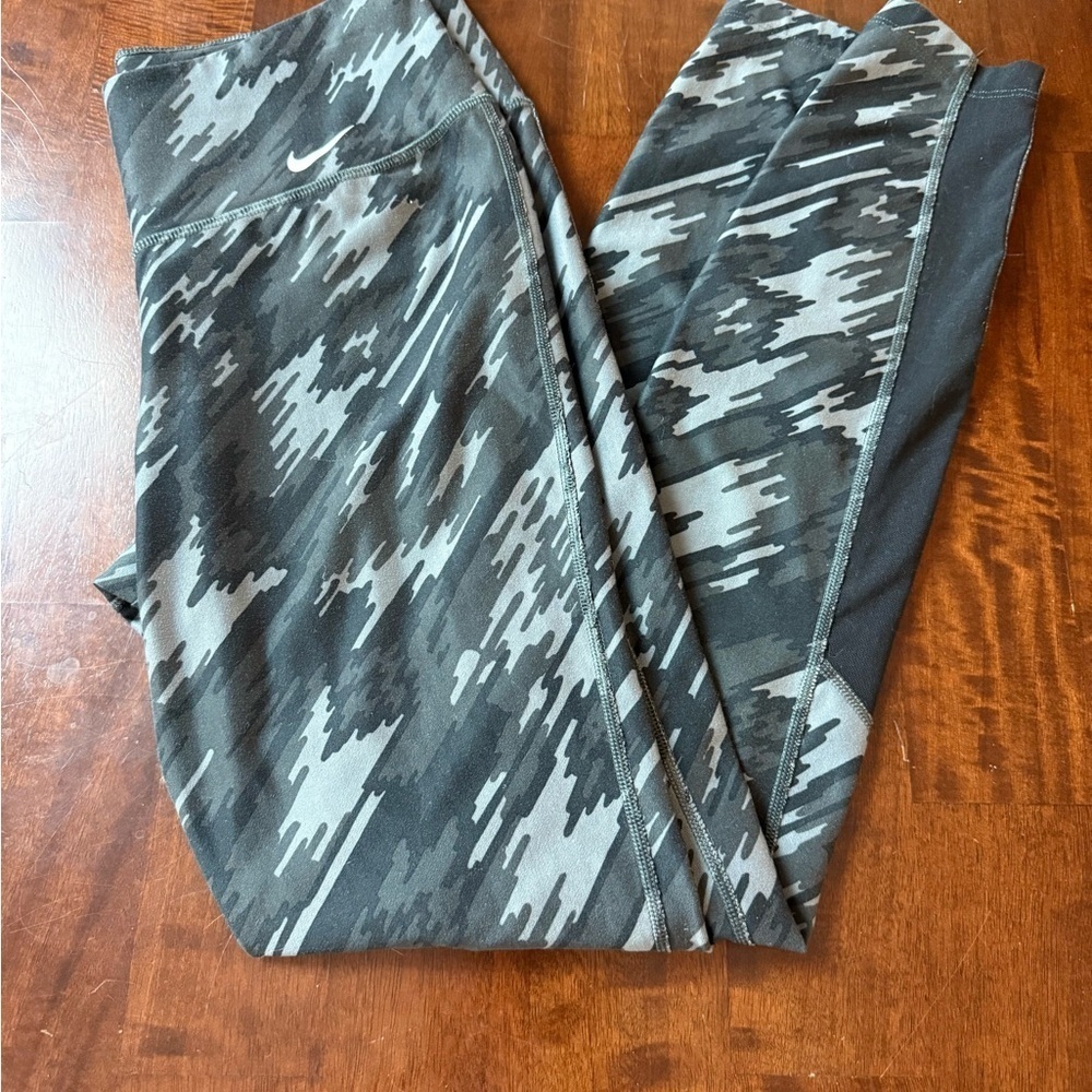Nike Dri Fit One Legend Gray and Black Camouflage Leggings women’s M